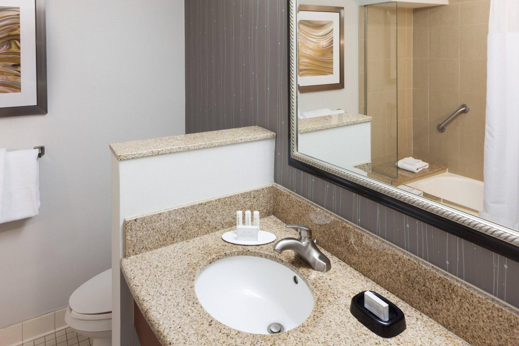 Courtyard By Marriott Miami At Dolphin Mall Hotel Sweetwater