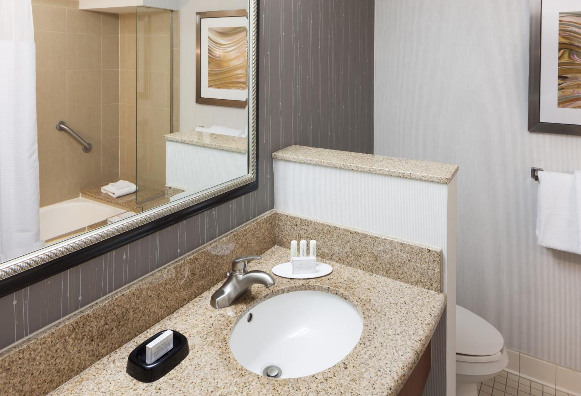 Courtyard By Marriott Miami At Dolphin Mall 3*